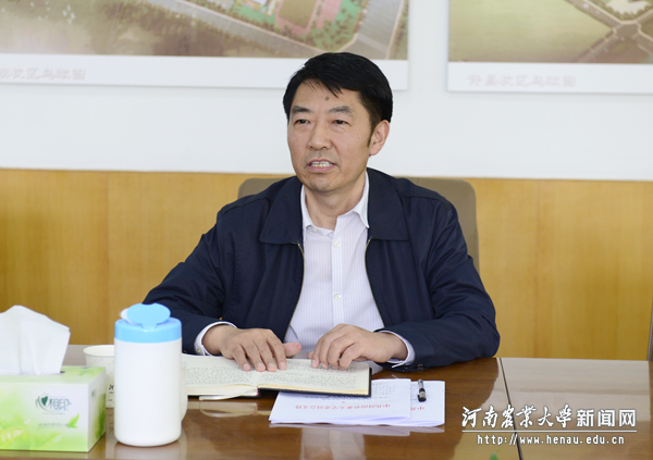 校党委副书记王洪彬主持会议 校党委副书记王洪彬主持会议