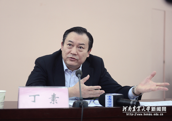 省委党校哲学教研部主任丁素教授作宣讲报告 省委党校哲学教研部主任丁素教授作宣讲报告