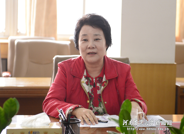副校长柳娜致辞