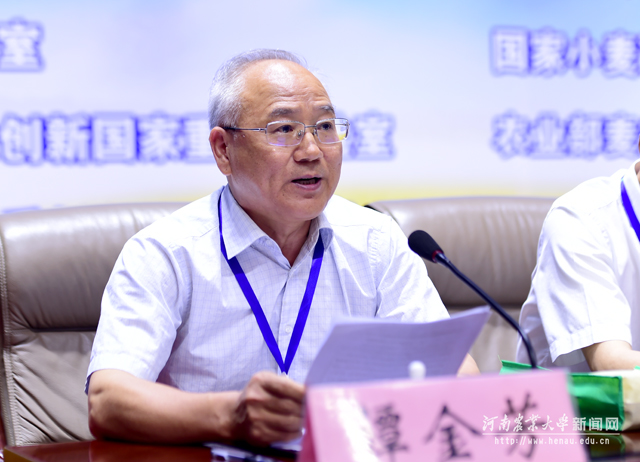 副校长谭金芳代表学校致辞 副校长谭金芳代表学校致辞