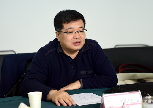 国家卫生计生委疾病控制局艾防处处长焦振泉在会上讲话