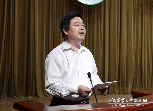 校党委副书记、工会主席褚金海致词 校党委副书记、工会主席褚金海致词