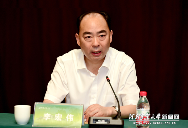 省委宣传部副部长李宏伟讲话