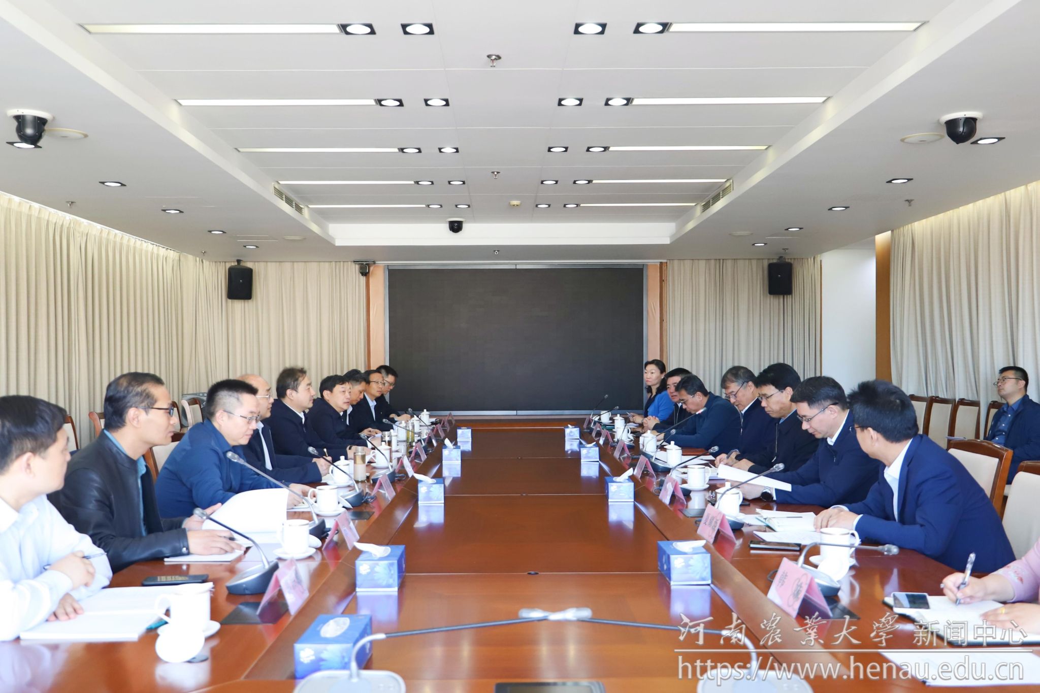 会议现场.jpg 会议现场.jpg
