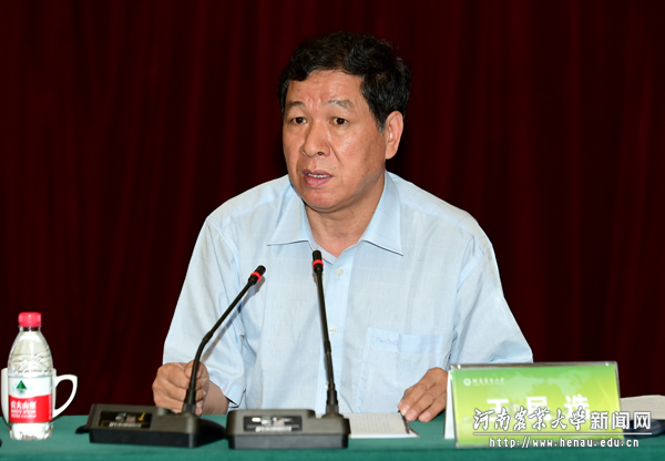 省委政策研究室农村处处长王民选发言