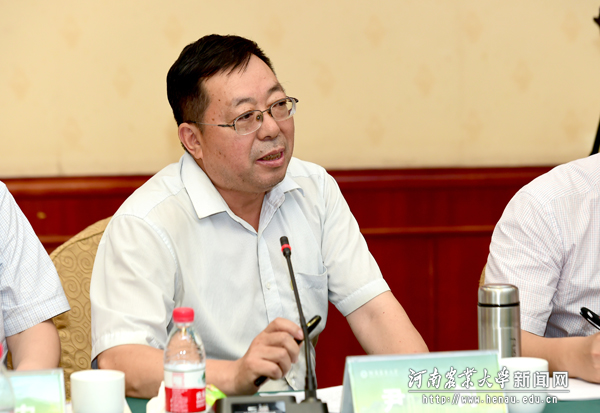 国家小麦工程技术研究中心常务副主任、中原学者、安博官方网站教授尹钧发言