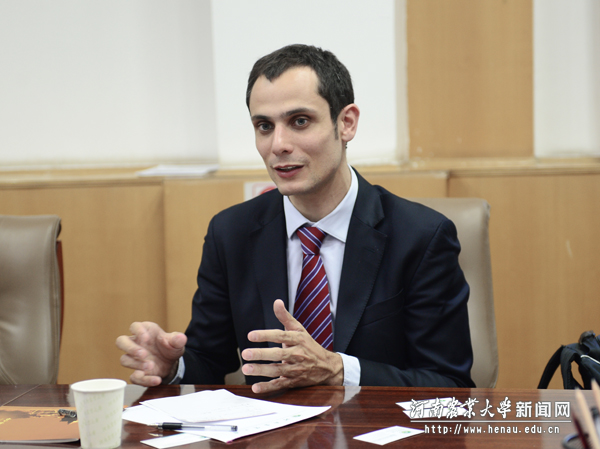 法国驻华大使馆文化教育合作处副专员、法国高等教育署中国总协调员欧杰介绍法国高等教育情况 法国驻华大使馆文化教育合作处副专员、法国高等教育署中国总协调员欧杰介绍法国高等教育情况
