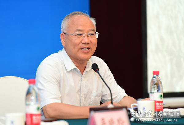 副校长谭金芳主持开幕式并在闭幕式上做总结讲话