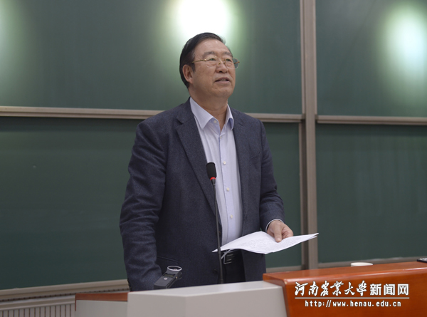 校党委书记程传兴主持报告会 校党委书记程传兴主持报告会