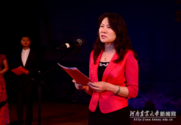 省科协主席、民盟河南省委副主委霍金花致辞