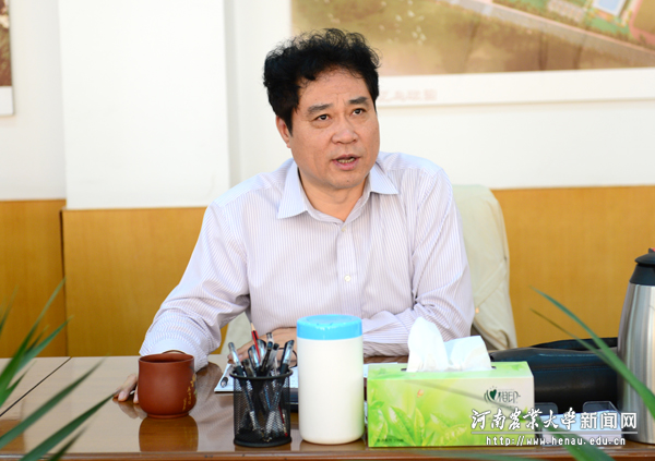 校长、中国工程院院士张改平在会上讲话 校长、中国工程院院士张改平在会上讲话