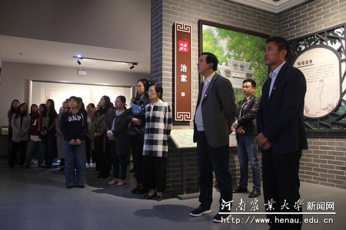 参观展览 参观展览