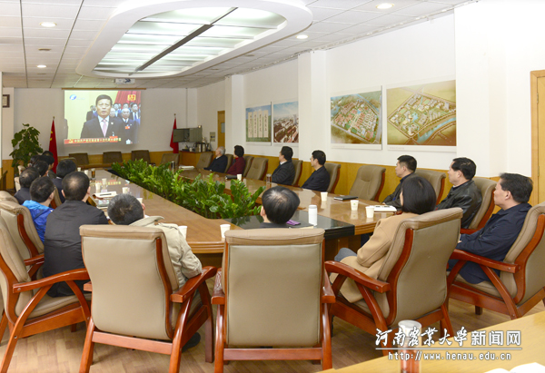 我校师生认真收看中国共产党河南省第十次代表大会开幕式
