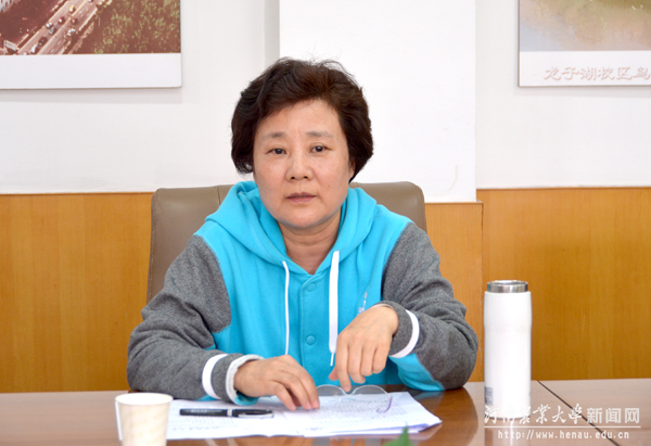 副校长柳娜在会上讲话 副校长柳娜在会上讲话