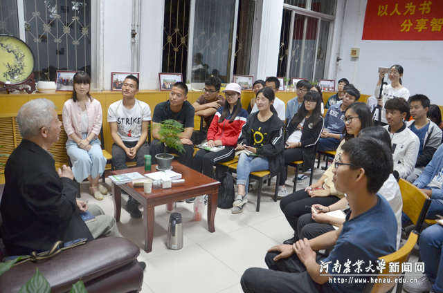 老校长蒋建平走进“真人图书馆”与大学生共话成长之路