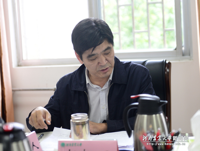 校党委副书记赵榴明领学